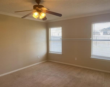 4241 Iris Avenue - Photo Thumbnail 3