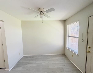 221 Meadow Court - Photo Thumbnail 4