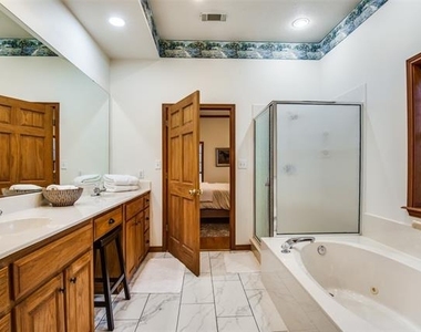 4920 Glen Oaks Circle - Photo Thumbnail 9
