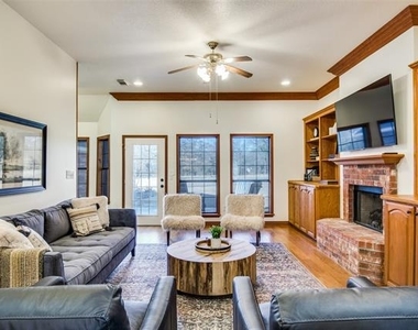 4920 Glen Oaks Circle - Photo Thumbnail 1
