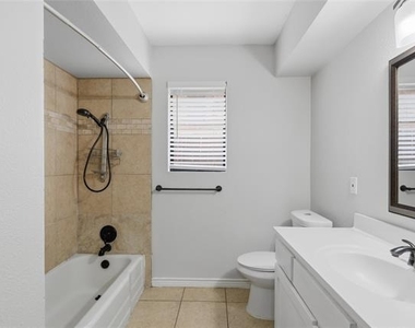 10805 Lake Gardens Drive - Photo Thumbnail 7