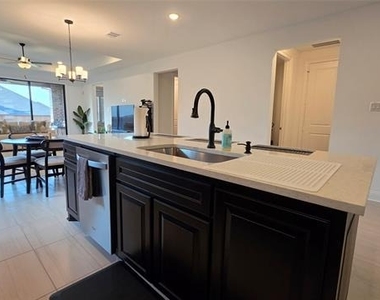 1513 Larson Lane - Photo Thumbnail 14