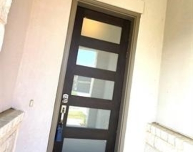 1513 Larson Lane - Photo Thumbnail 3