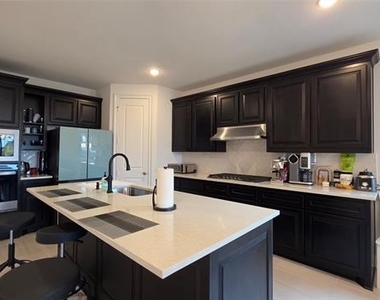 1513 Larson Lane - Photo Thumbnail 10