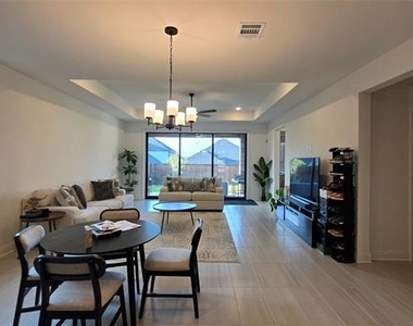 1513 Larson Lane - Photo Thumbnail 18