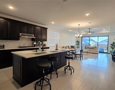 1513 Larson Lane - Photo Thumbnail 8
