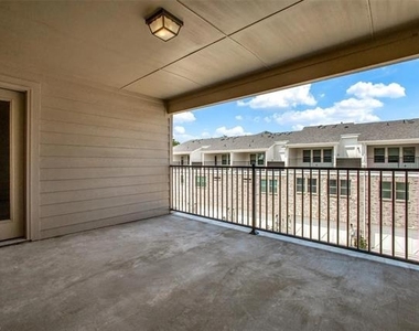 7849 Sunset Boulevard - Photo Thumbnail 12