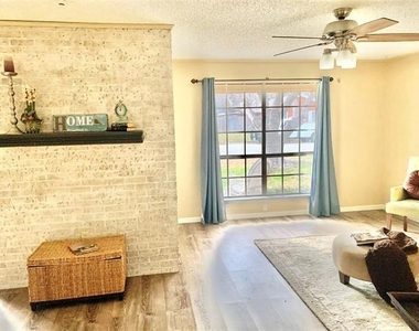 204 Hillcrest Street - Photo Thumbnail 3