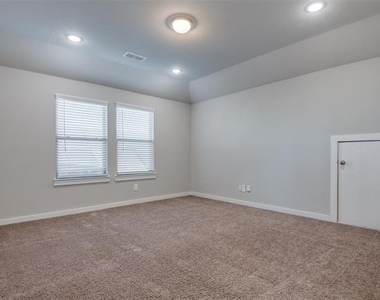 2412 Green River Road - Photo Thumbnail 15