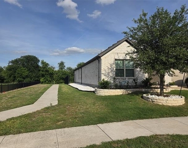1512 Springtree Drive - Photo Thumbnail 3