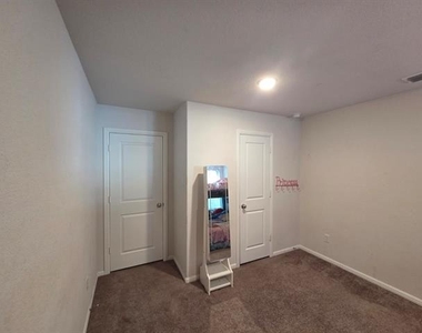 1512 Springtree Drive - Photo Thumbnail 15
