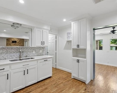 6315 Sachse Street - Photo Thumbnail 4
