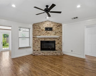 6315 Sachse Street - Photo Thumbnail 9