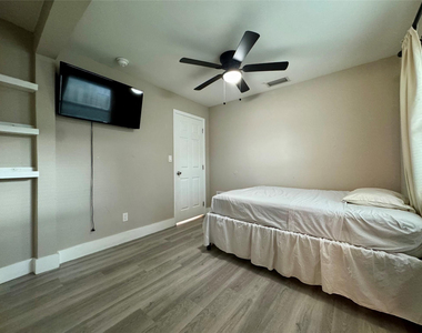1871 Nw 31st Court - Photo Thumbnail 23