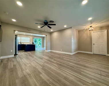 1871 Nw 31st Court - Photo Thumbnail 4