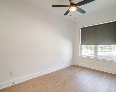 2345 Benbrook Drive - Photo Thumbnail 3