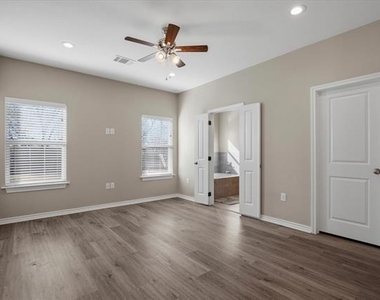 508 Good John Street - Photo Thumbnail 14