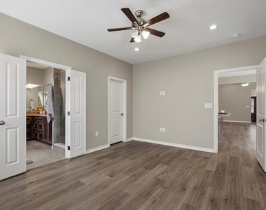 508 Good John Street - Photo Thumbnail 15
