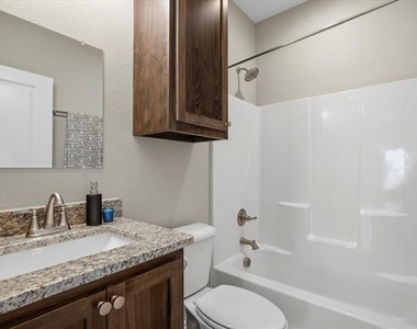 508 Good John Street - Photo Thumbnail 24