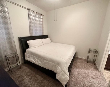 5029 Parkview Place - Photo Thumbnail 16