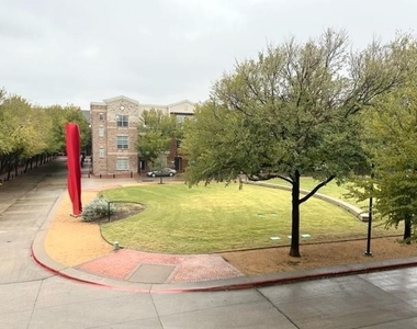 5029 Parkview Place - Photo Thumbnail 2