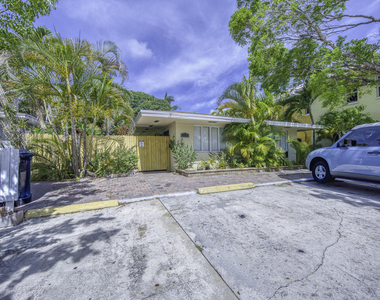 305 S Federal Highway - Photo Thumbnail 2