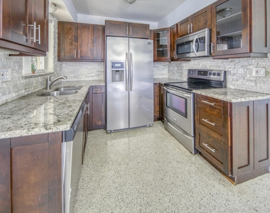 305 S Federal Highway - Photo Thumbnail 10