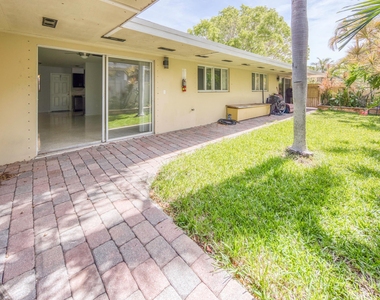 305 S Federal Highway - Photo Thumbnail 8