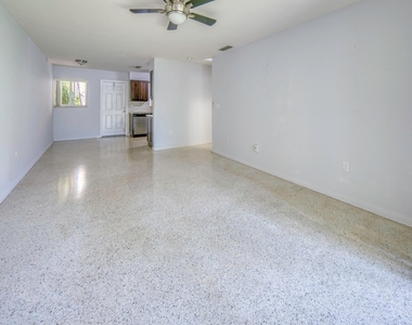 305 S Federal Highway - Photo Thumbnail 4