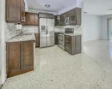 305 S Federal Highway - Photo Thumbnail 1