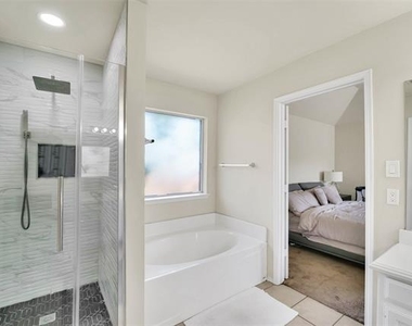6707 Classen Trail - Photo Thumbnail 11