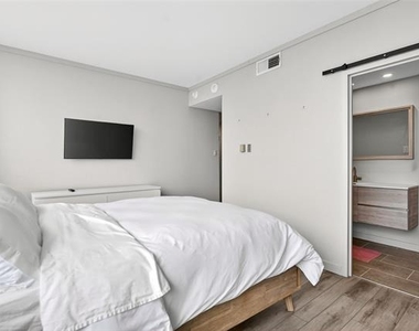 6211 Northwest Highway - Photo Thumbnail 17