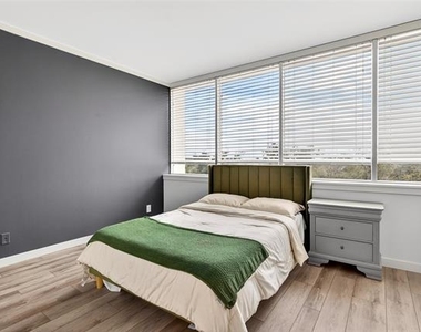 6211 Northwest Highway - Photo Thumbnail 9
