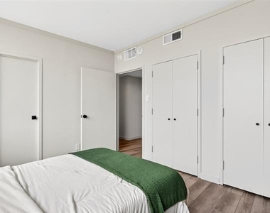 6211 Northwest Highway - Photo Thumbnail 14