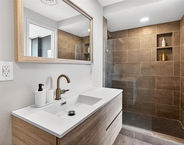 6211 Northwest Highway - Photo Thumbnail 23