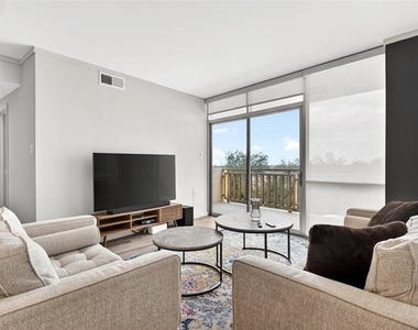 6211 Northwest Highway - Photo Thumbnail 3