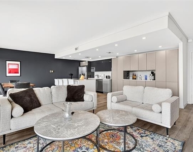 6211 Northwest Highway - Photo Thumbnail 2
