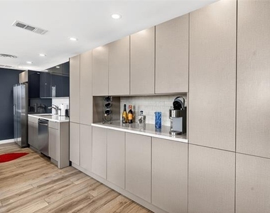 6211 Northwest Highway - Photo Thumbnail 8