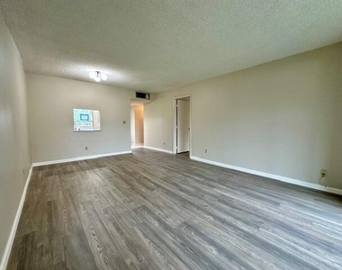 6020 Nw 64th Avenue - Photo Thumbnail 3