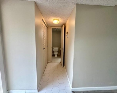 6020 Nw 64th Avenue - Photo Thumbnail 7