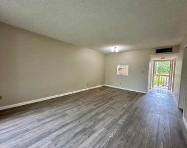 6020 Nw 64th Avenue - Photo Thumbnail 8