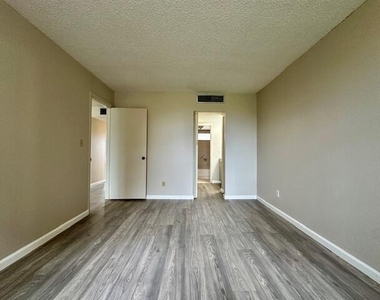 6020 Nw 64th Avenue - Photo Thumbnail 11
