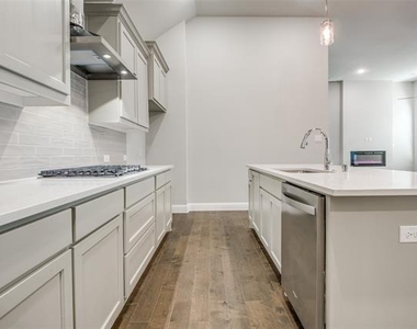 13280 Jonata Street - Photo Thumbnail 10