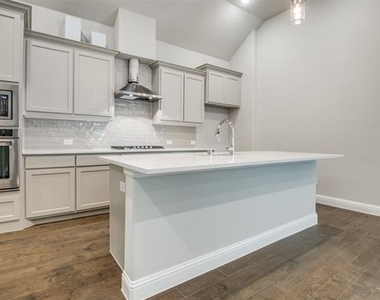 13280 Jonata Street - Photo Thumbnail 9