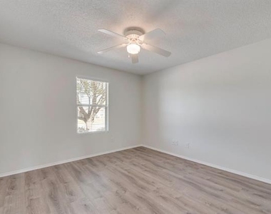 1473 Madison Drive - Photo Thumbnail 10