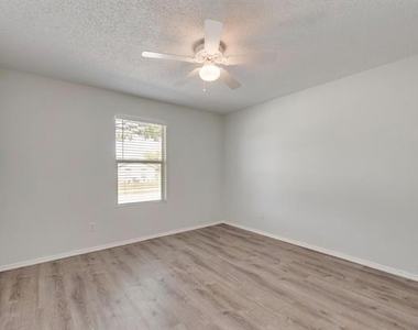 1473 Madison Drive - Photo Thumbnail 11