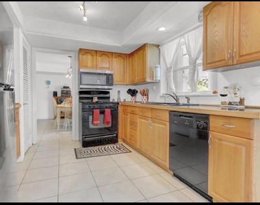 216 Ne Mainsail Street - Photo Thumbnail 5