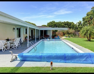 216 Ne Mainsail Street - Photo Thumbnail 2