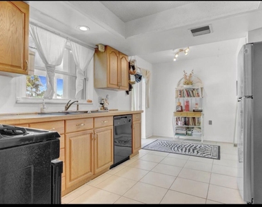 216 Ne Mainsail Street - Photo Thumbnail 6