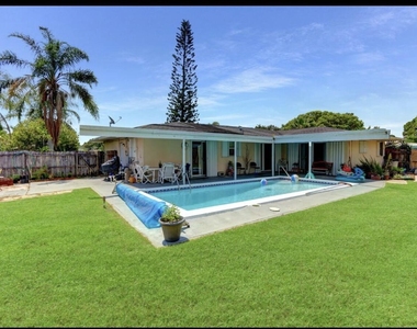 216 Ne Mainsail Street - Photo Thumbnail 7